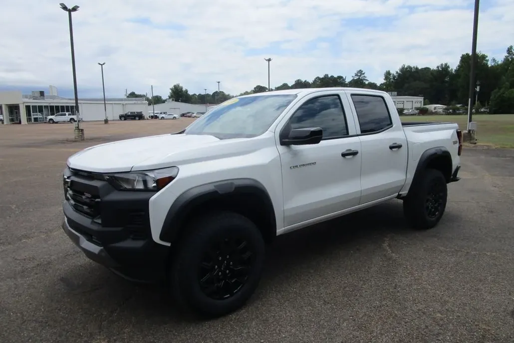 2026 Chevrolet Colorado Trail Boss photo 1