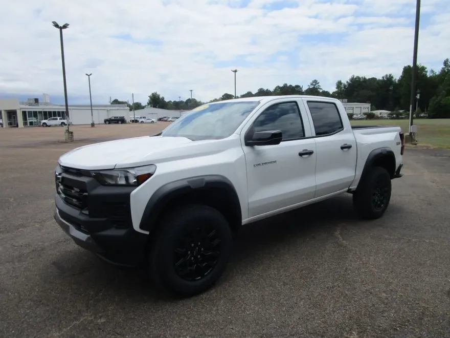 2026 Chevrolet Colorado Trail Boss photo 1