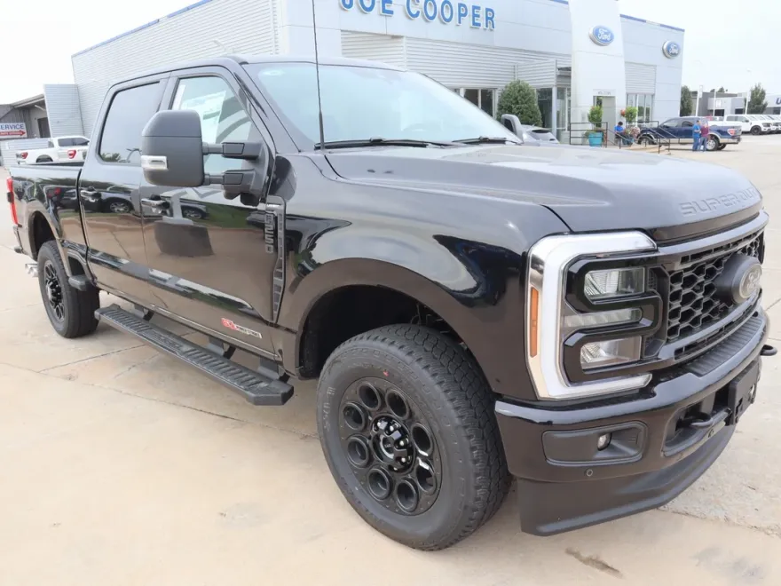 2026 Ford F-250 Lariat photo 1