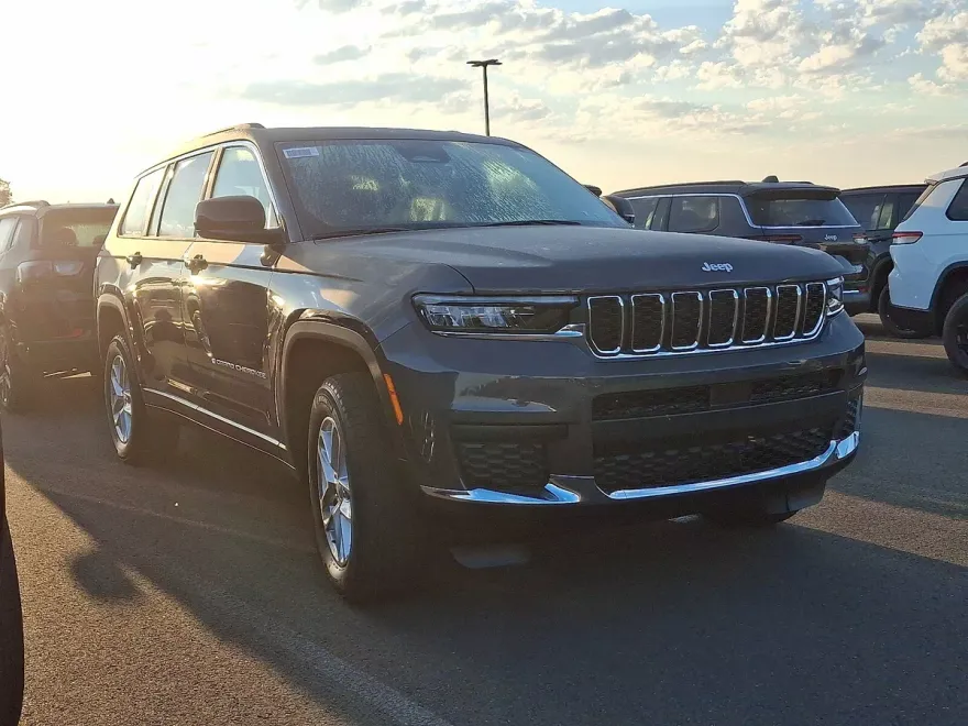 2025 Jeep Grand Cherokee Laredo X photo 1