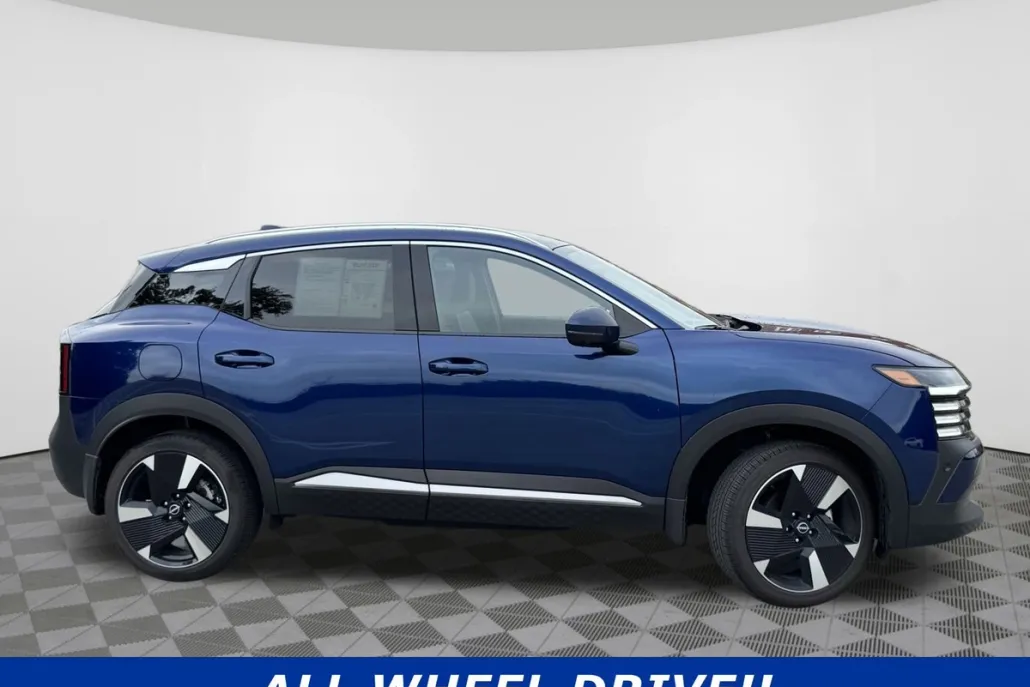 2025 Nissan Kicks SR photo 1