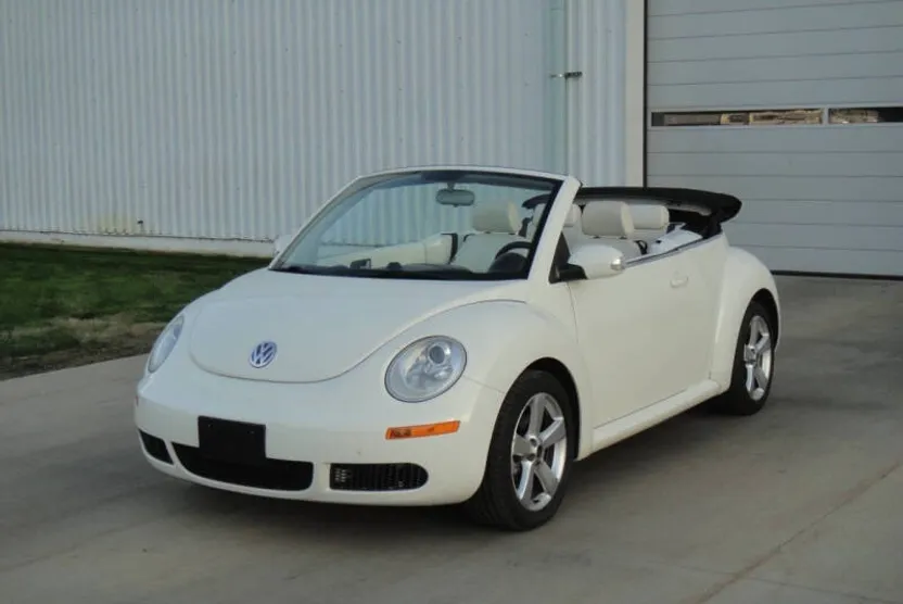 2007 Volkswagen Beetle Triple White Convertible photo 1