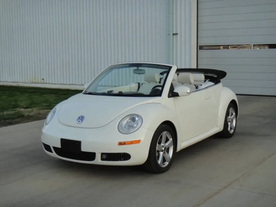 2007 Volkswagen Beetle Triple White Convertible photo 1