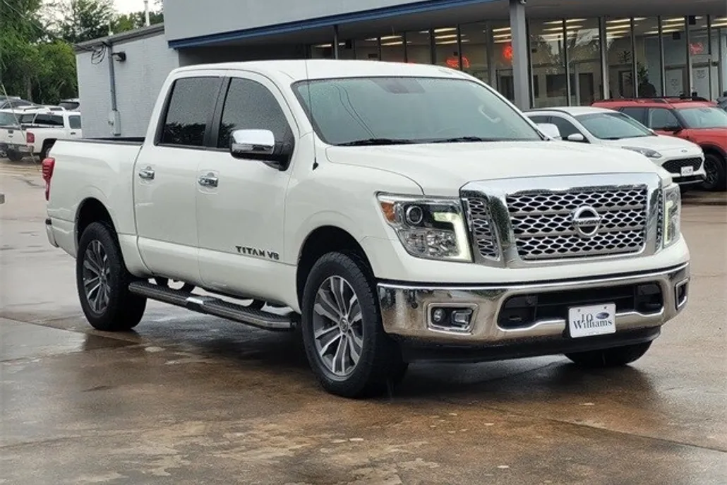 2018 Nissan Titan SL photo 1