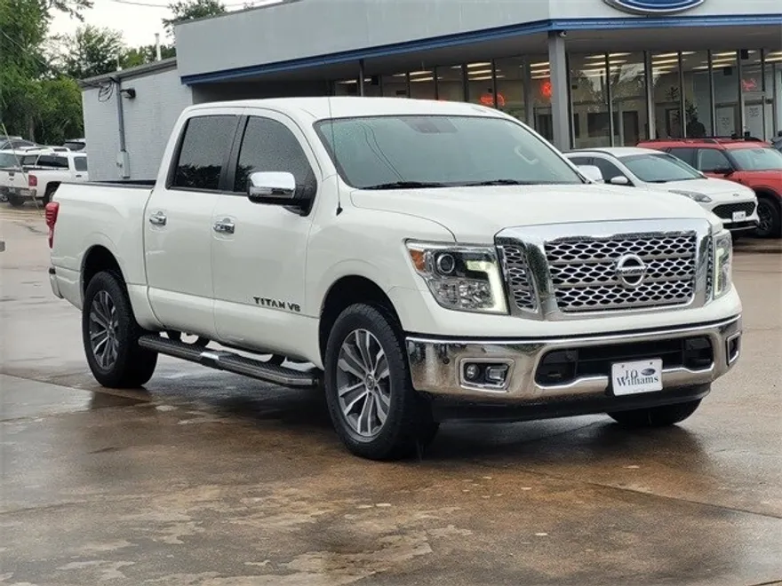 2018 Nissan Titan SL photo 1