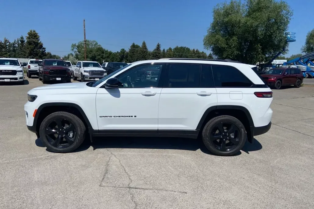 2025 Jeep Grand Cherokee Limited photo 1