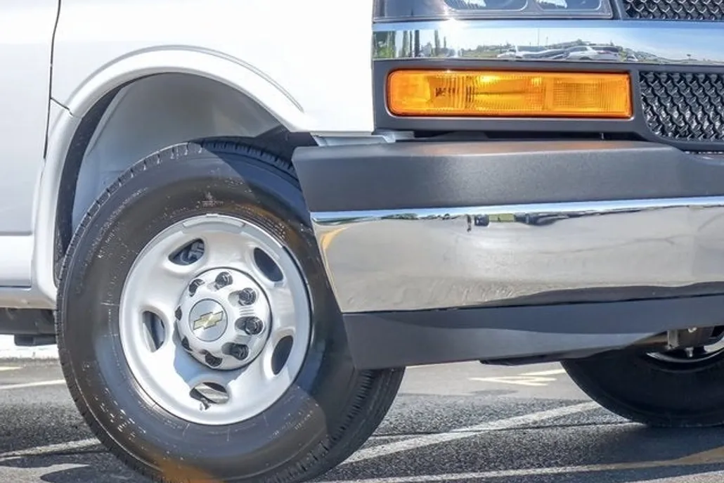 2025 Chevrolet Express Cargo 2500 photo 1