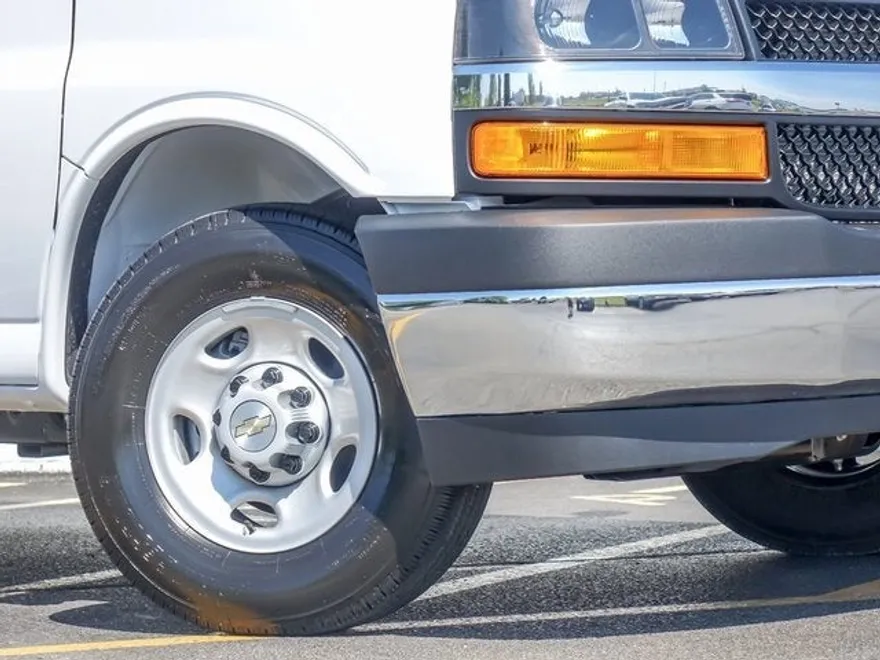 2025 Chevrolet Express Cargo 2500 photo 1