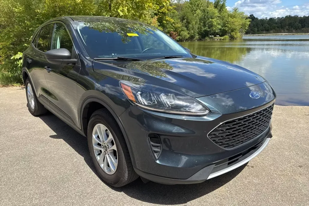 2022 Ford Escape SE photo 1