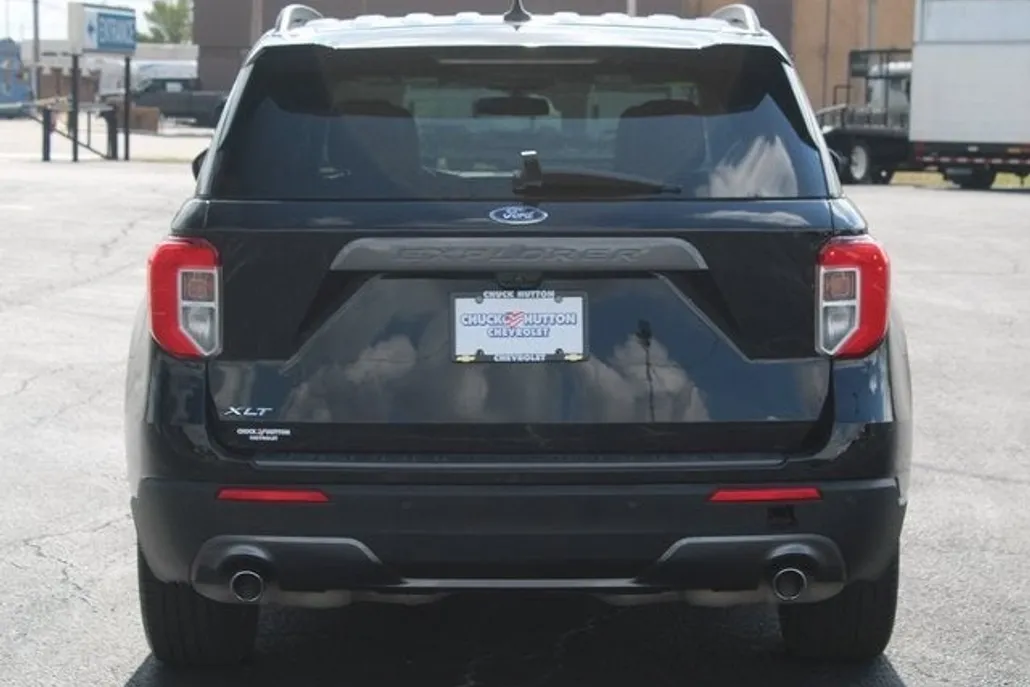 2022 Ford Explorer XLT photo 1
