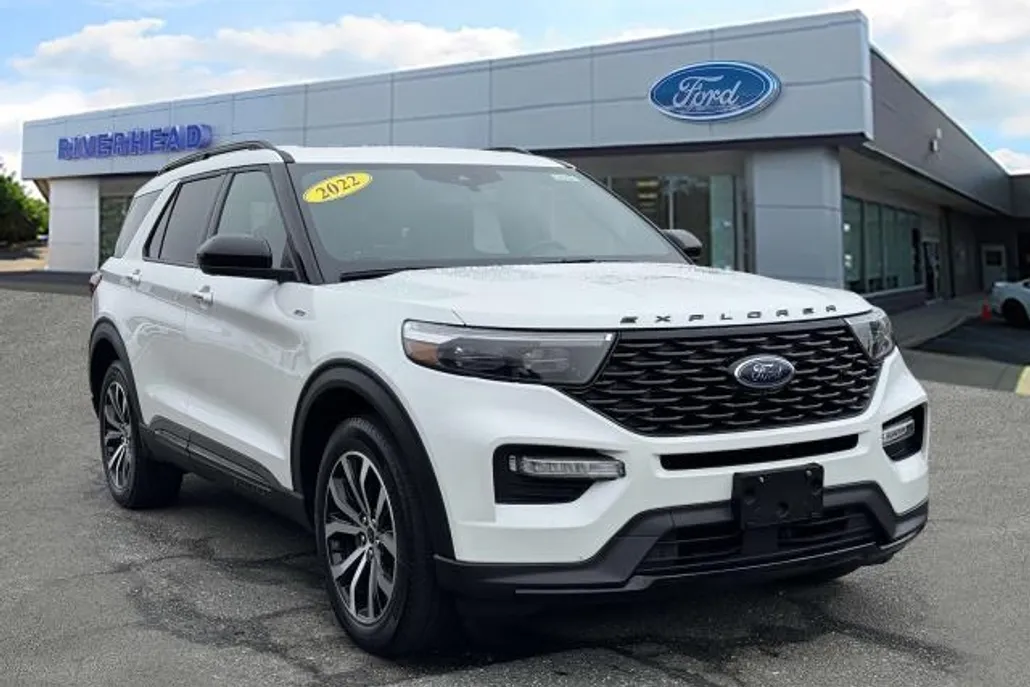 2022 Ford Explorer ST-Line photo 1