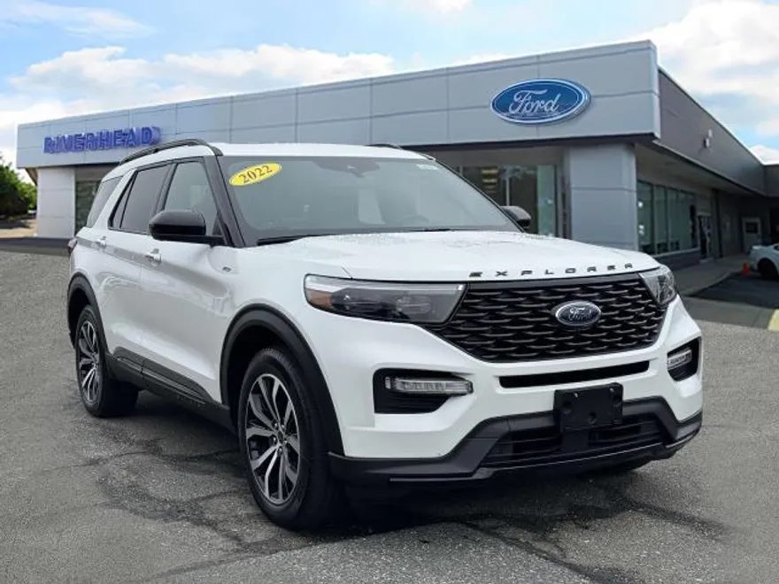 2022 Ford Explorer ST-Line photo 1