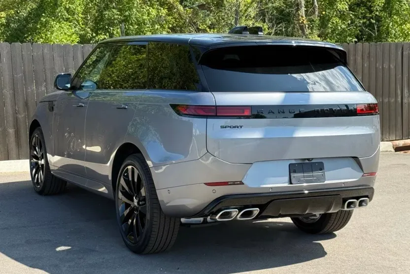2025 Land Rover Range Rover Sport SE photo 1