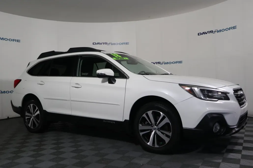 2018 Subaru Outback Limited photo 1