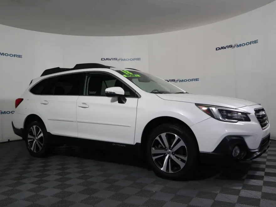 2018 Subaru Outback Limited photo 1