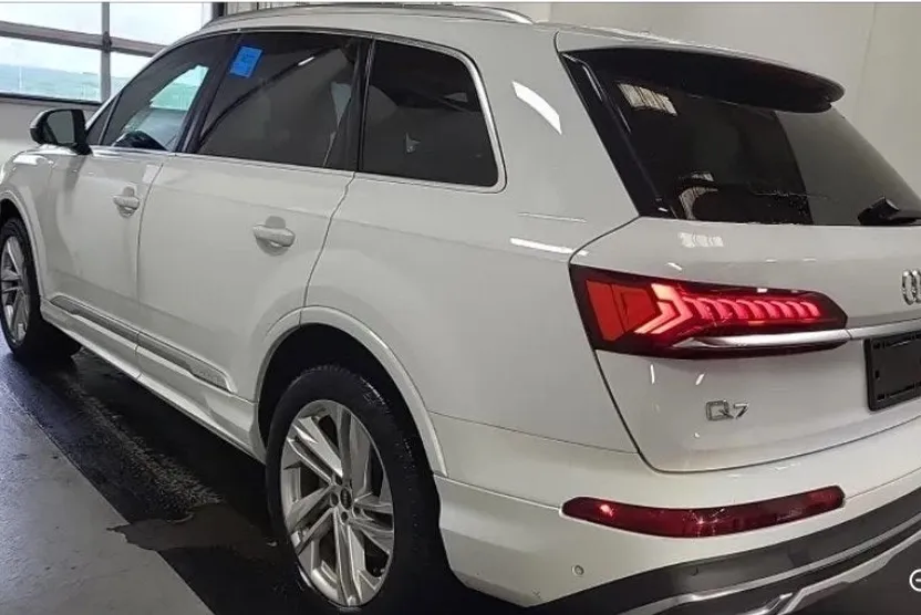 2022 Audi Q7 45 Premium photo 1