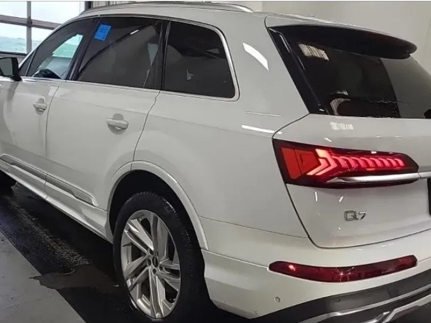 2022 Audi Q7 45 Premium photo 1