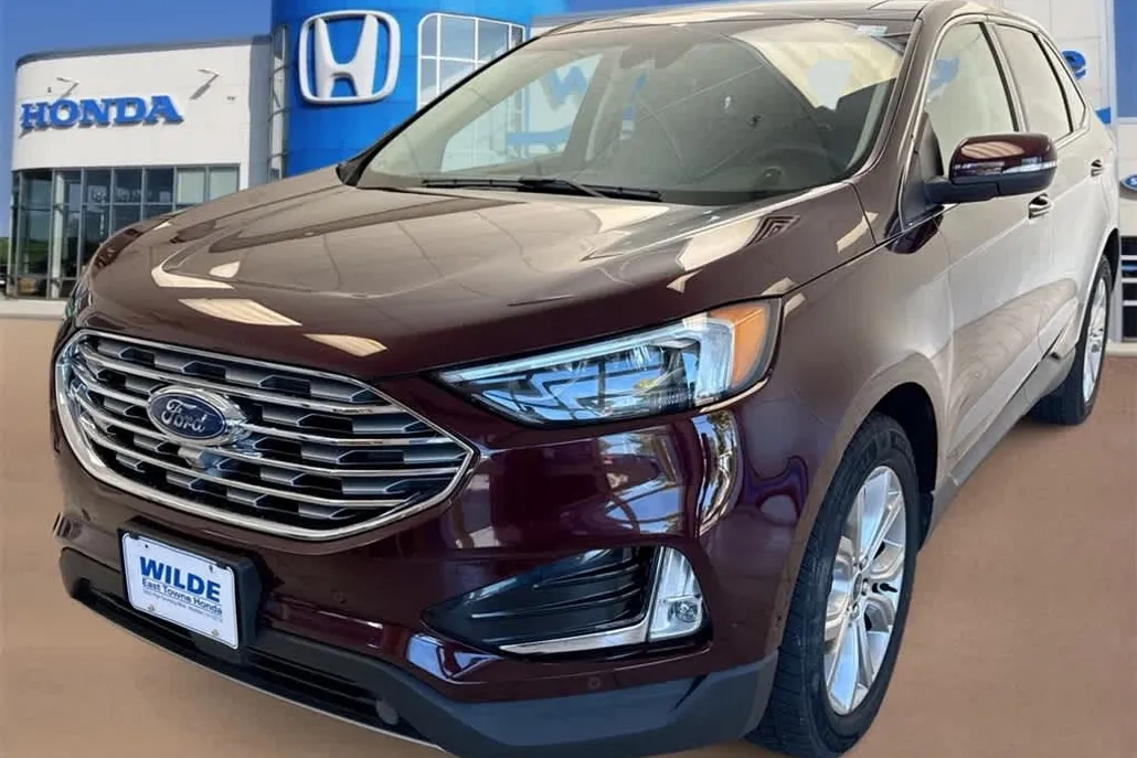 2019 Ford Edge Titanium photo 1