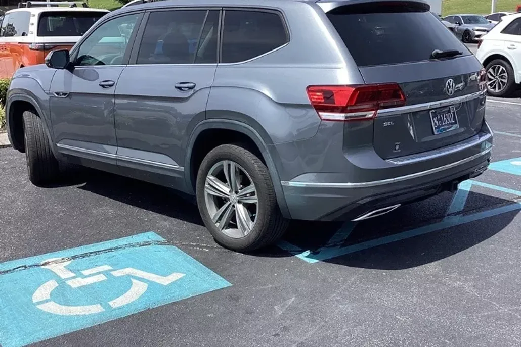 2019 Volkswagen Atlas V6 SEL R-Line photo 1