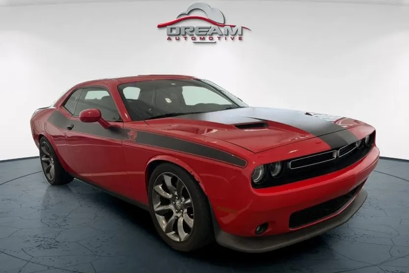 2016 Dodge Challenger SXT photo 1