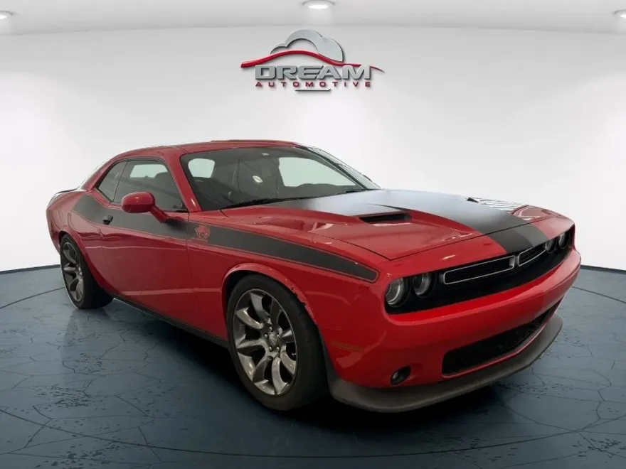 2016 Dodge Challenger SXT photo 1
