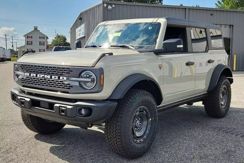 2025 Ford Bronco Badlands photo 1