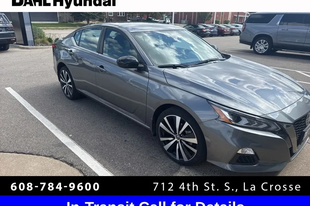 2022 Nissan Altima 2.5 SR photo 1