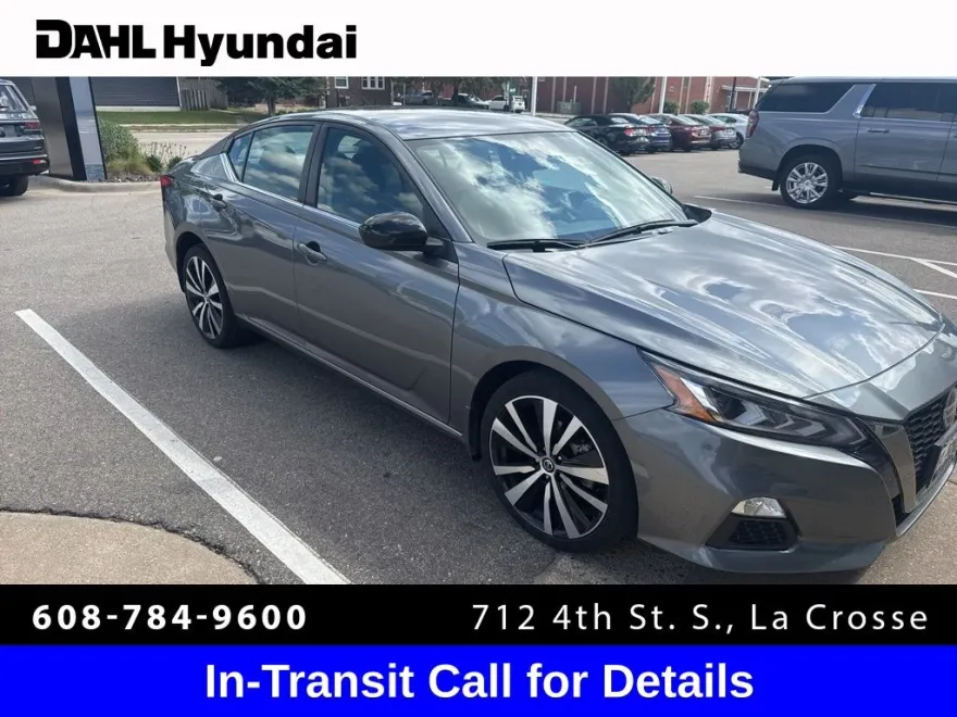 2022 Nissan Altima 2.5 SR photo 1