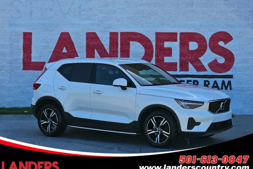 2023 Volvo XC40 Core photo 1