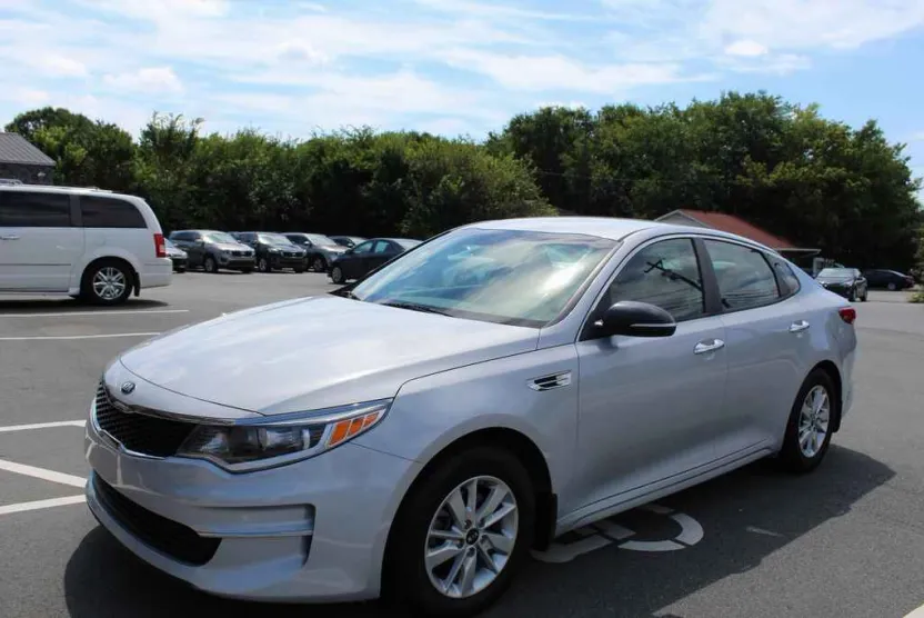 2016 Kia Optima LX photo 1