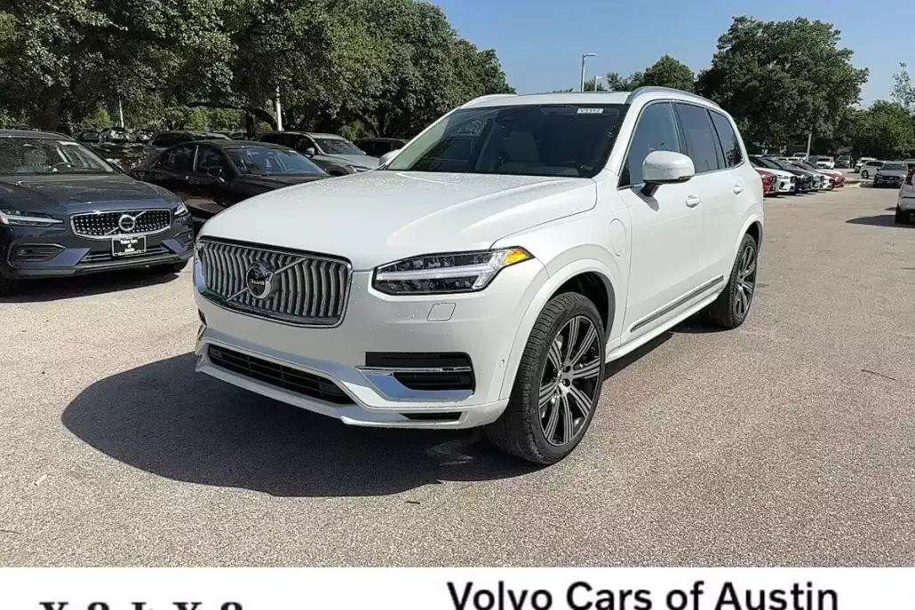 2025 Volvo XC90 Plus T8 photo 1