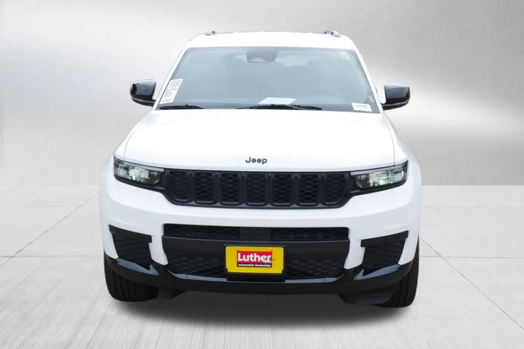 2023 Jeep Grand Cherokee Altitude photo 1