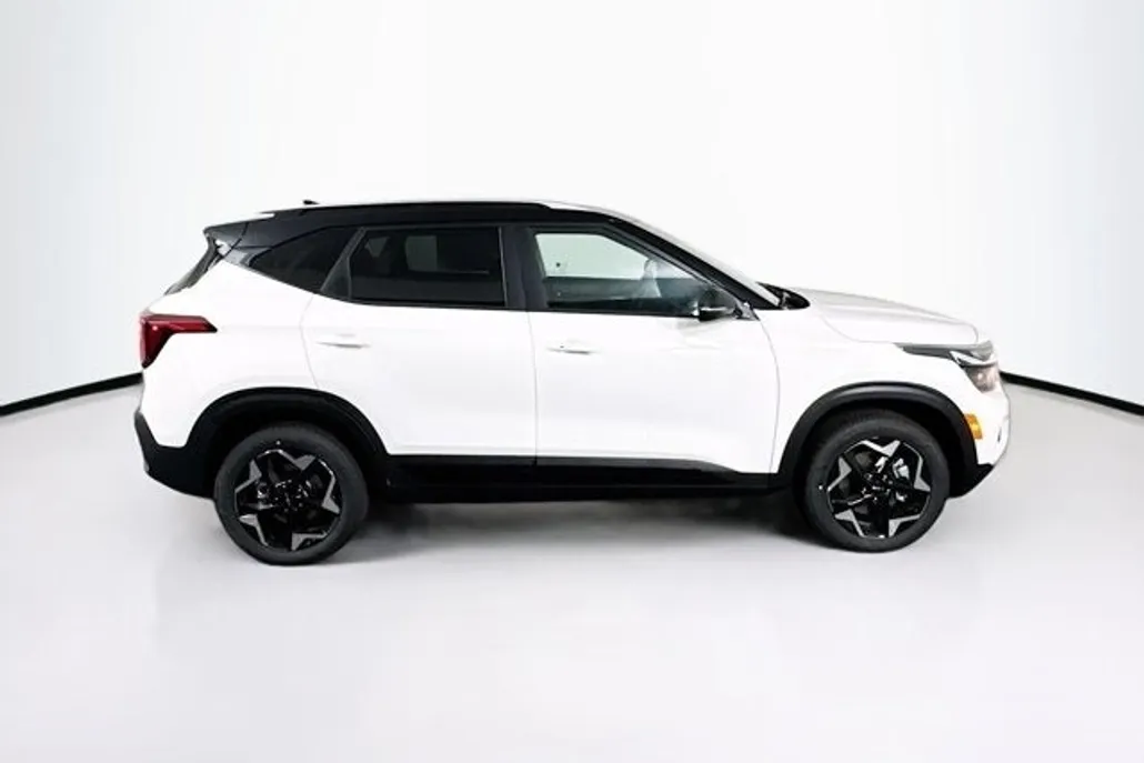 2025 Kia Seltos S photo 1