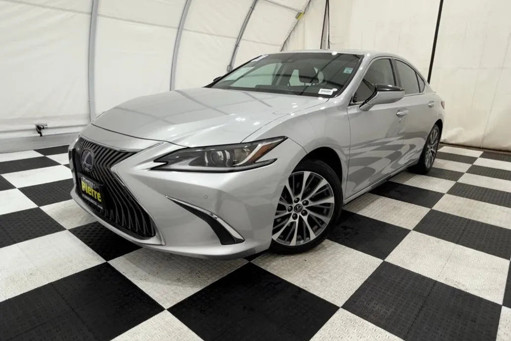 2021 Lexus ES 300h photo 1