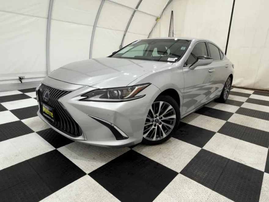 2021 Lexus ES 300h photo 1
