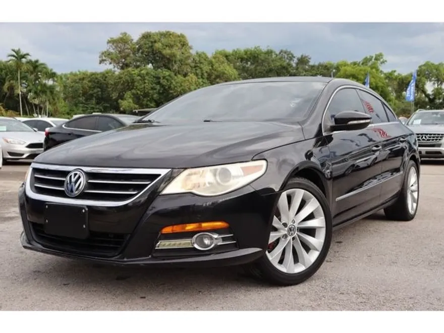 2010 Volkswagen CC Luxury photo 1