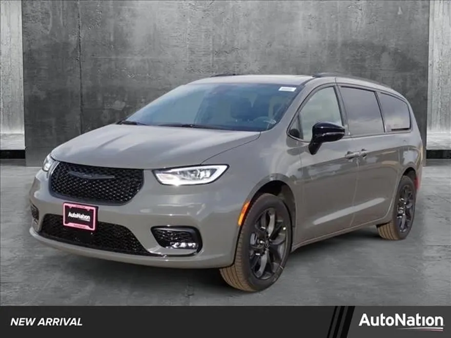 2025 Chrysler Pacifica Limited photo 1