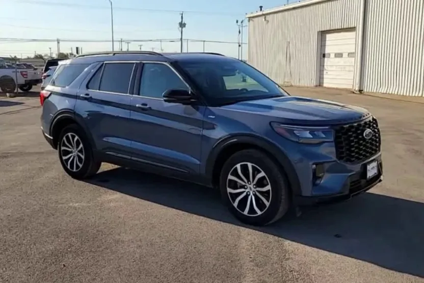 2025 Ford Explorer ST-Line photo 1