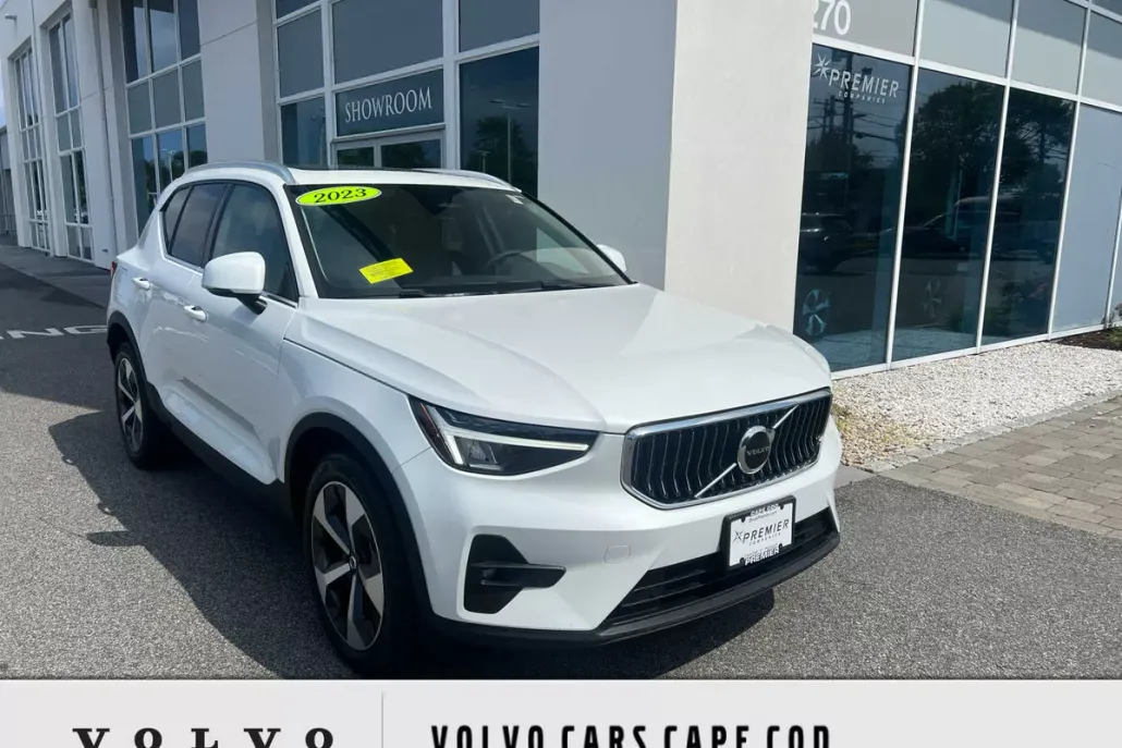 2023 Volvo XC40 AWD Plus photo 1