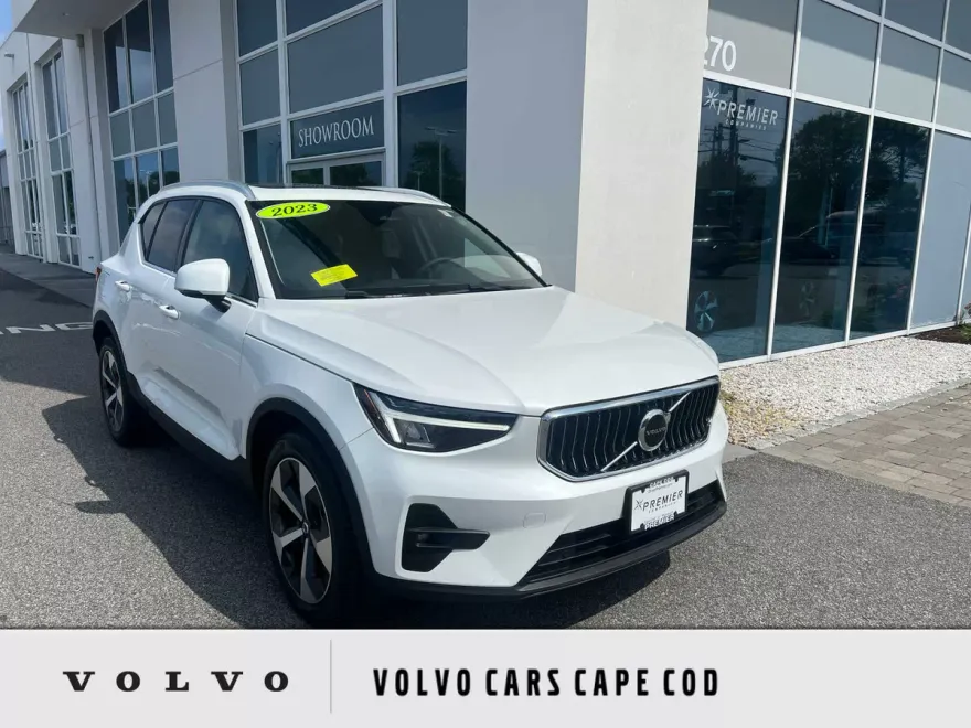 2023 Volvo XC40 AWD Plus photo 1