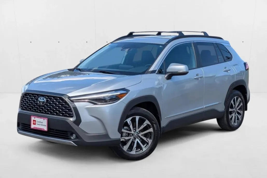 2023 Toyota Corolla Cross XLE photo 1