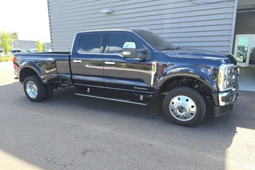 2025 Ford F-450 photo 1