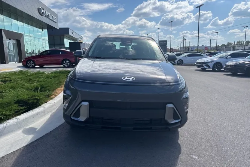 2026 Hyundai Kona SE photo 1