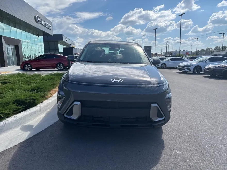 2026 Hyundai Kona SE photo 1