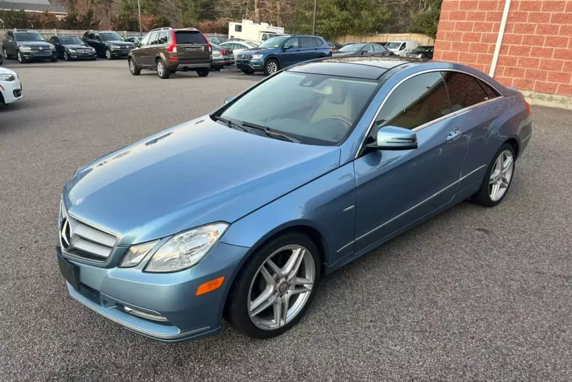 2012 Mercedes Benz E 350 4MATIC Coupe photo 1