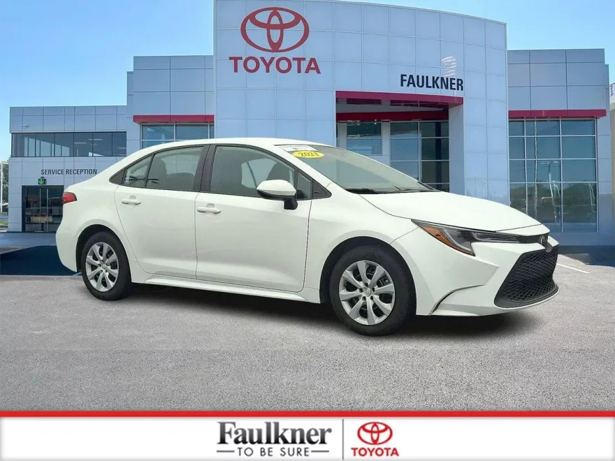 2021 Toyota Corolla LE photo 1