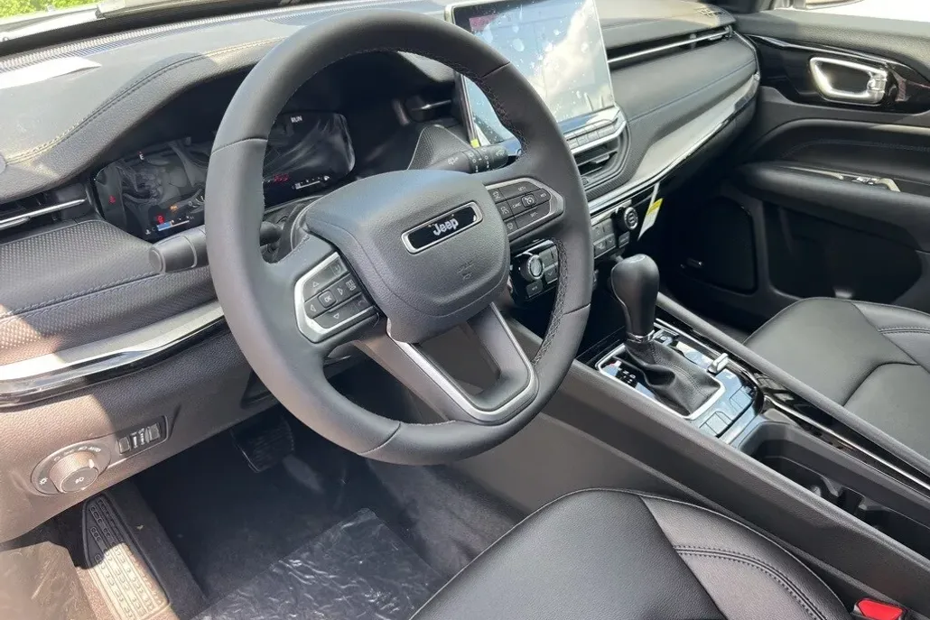2025 Jeep Compass Limited photo 1