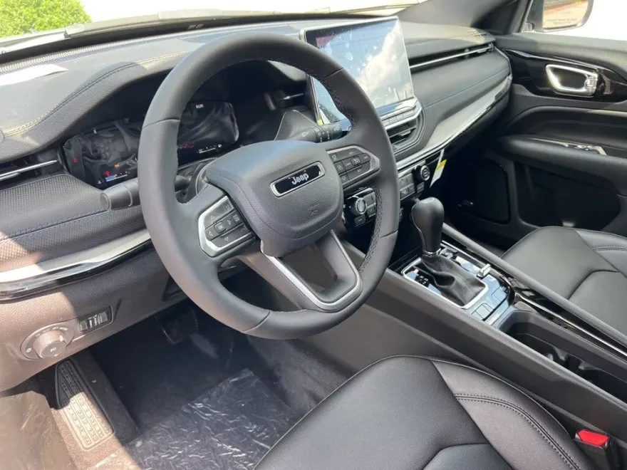 2025 Jeep Compass Limited photo 1