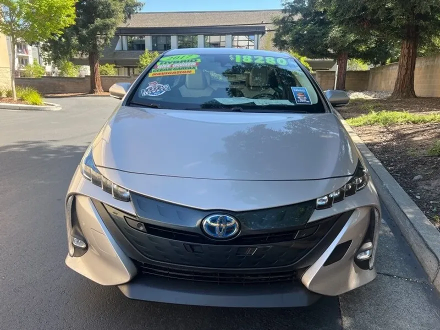 2017 Toyota Prius Prime Advanced photo 1