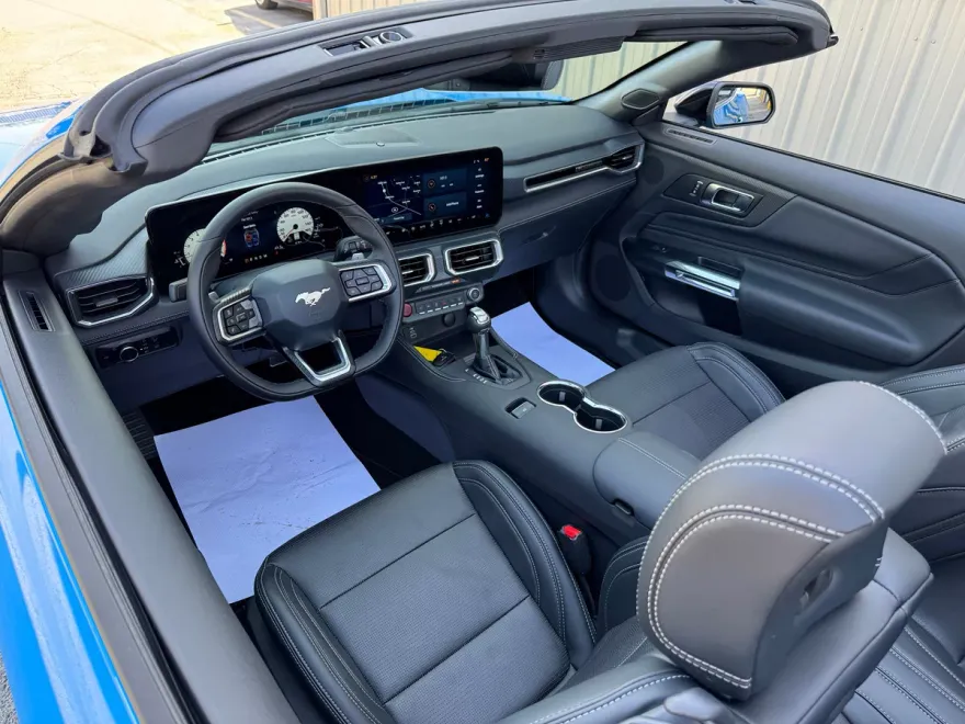 2025 Ford Mustang GT Premium Convertible photo 1